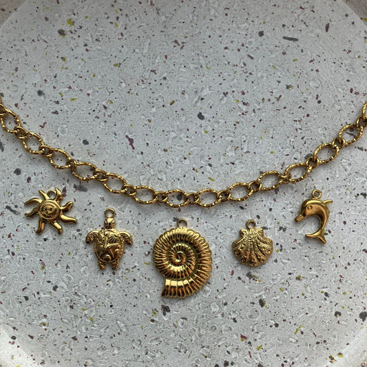 Gouden bedelketting met bedels: zonnetje, schildpad, schelp en dolfijn | Zafia Jewellery
