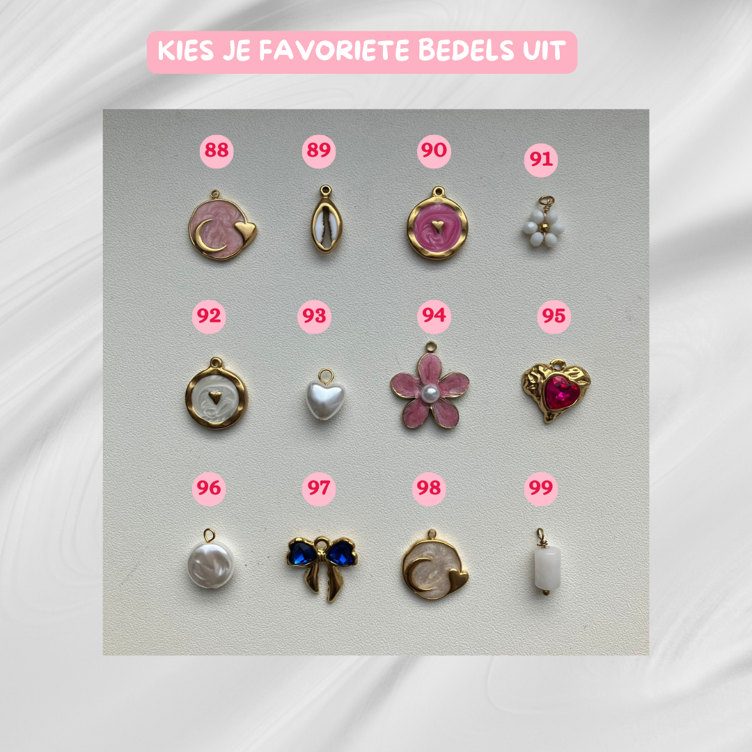 Kies je favoriete bedel om je eigen bedelketting samen te stellen bij Zafia Jewellery, zoals een roze bloem bedel, een strikjes bedel, of een maan bedel.